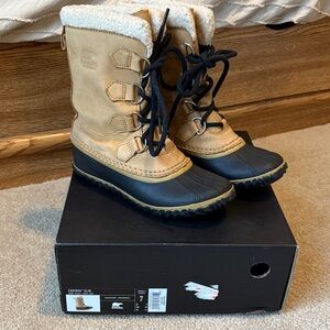 Sorel Camel and Black Snow Boots